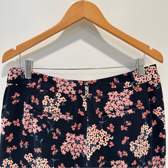 Loft Women's Wide Leg Cropped Black Floral Print Pant Trousers Size 10P - Picture 2 of 7
